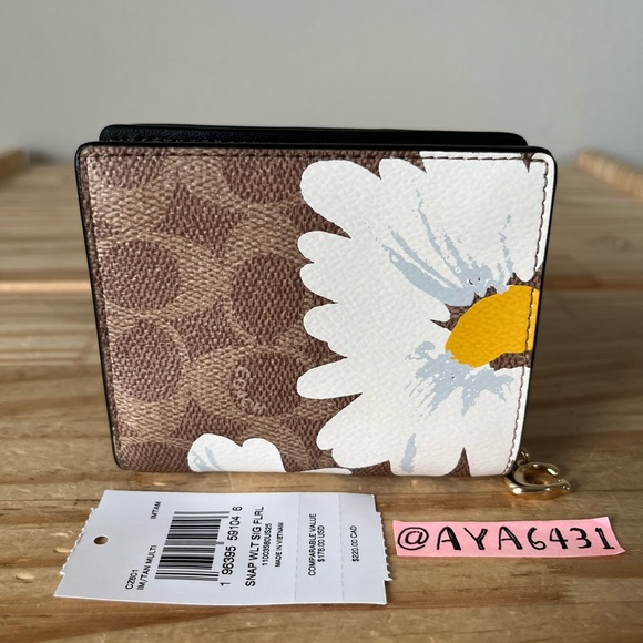 Coach Wallet🎈🎈 - Picture 3 of 10